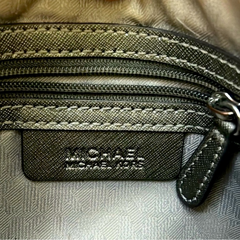 Beautiful MICHAEL Michael Kors Metallic Pewter/Silver Cross-Body Purse/Bag - Picture 9 of 9